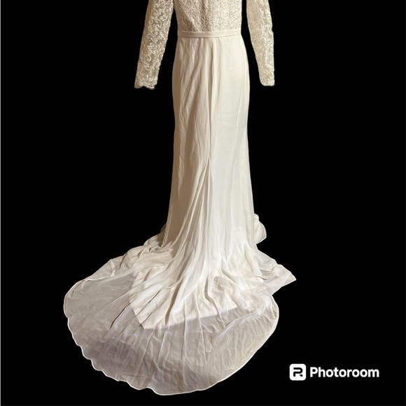 Hebeos wedding Dress with Train - Picture 5 of 16